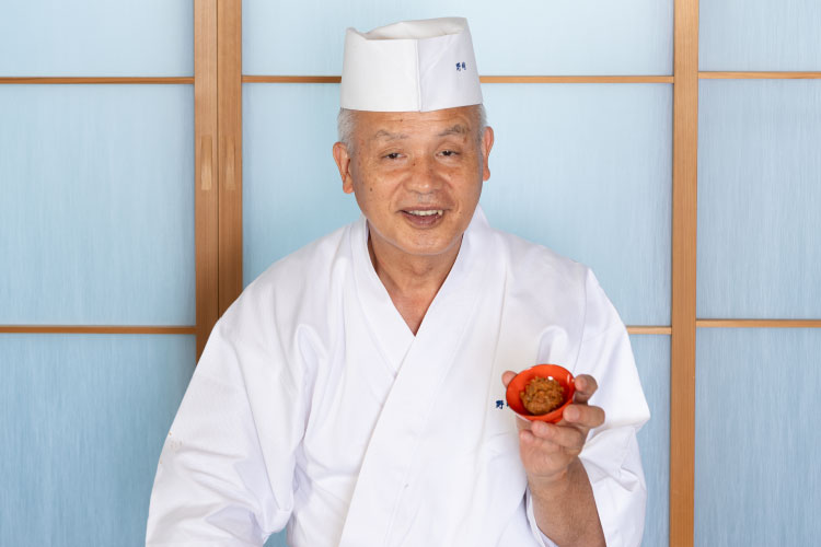 どんな料理にも合う万能味噌。東日本の米味噌と西日本の麦味噌。